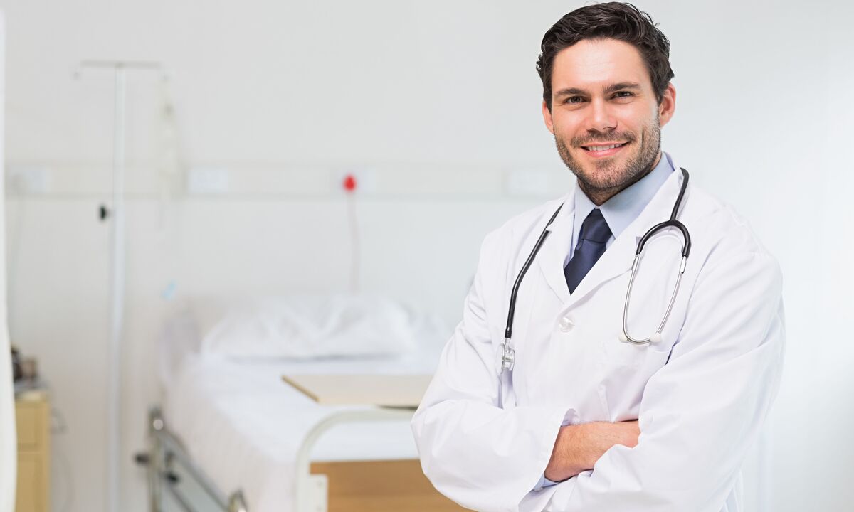The doctor prescribes medications for the treatment of prostatitis based on the result of analyzes